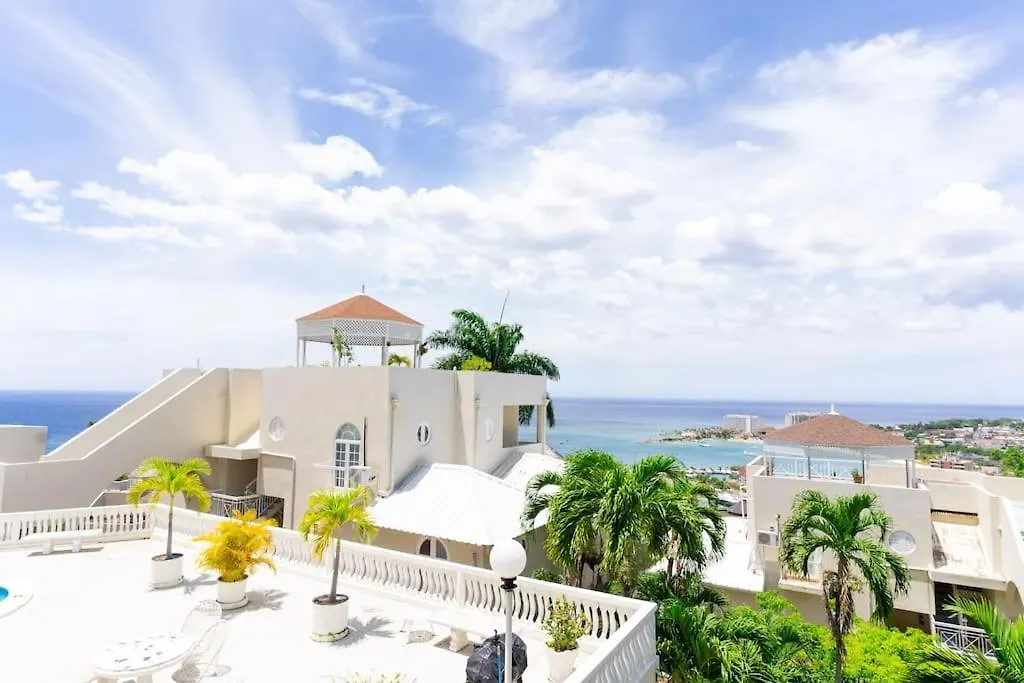 Penzion Coastal Bliss -Oceanview 2-Bedroom Condo In The Heart Of Ocho Rios Town
