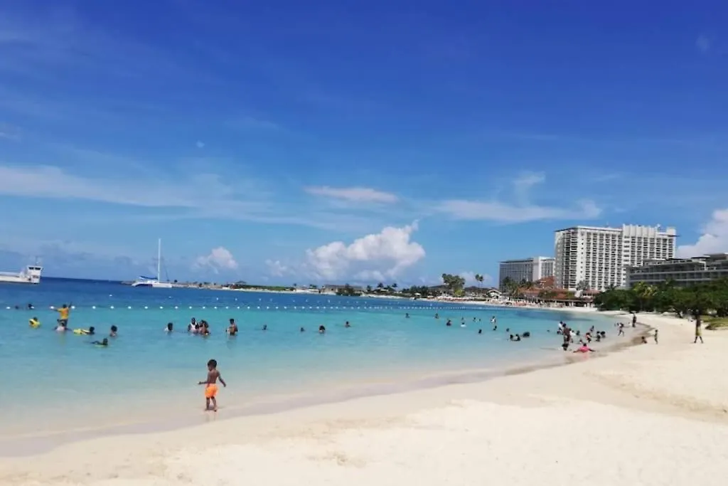 Coastal Bliss -Oceanview 2-Bedroom Condo In The Heart Of Ocho Rios Town Jamajka