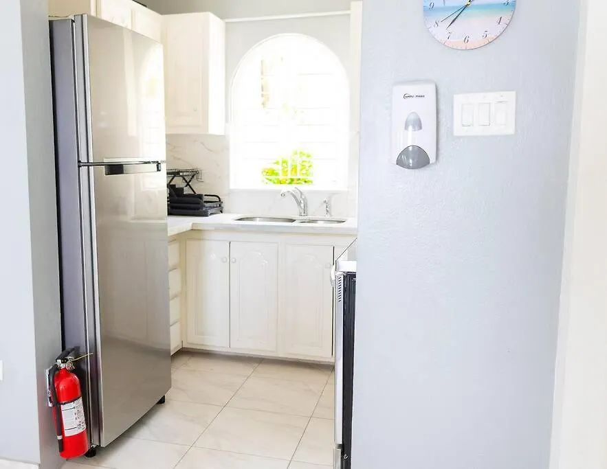 Coastal Bliss -Oceanview 2-Bedroom Condo In The Heart Of Ocho Rios Town Penzion