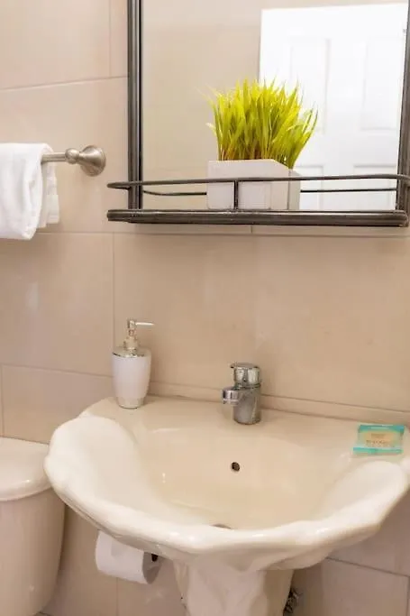 Penzion Coastal Bliss -Oceanview 2-Bedroom Condo In The Heart Of Ocho Rios Town Jamajka