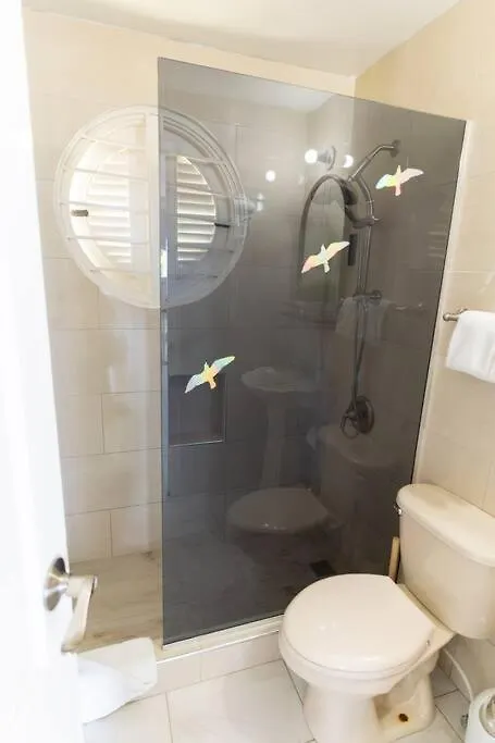 Coastal Bliss -Oceanview 2-Bedroom Condo In The Heart Of Ocho Rios Town Penzion