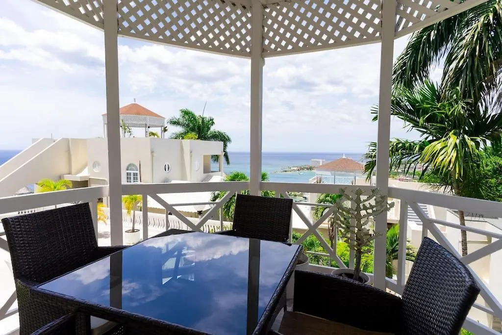 Coastal Bliss -Oceanview 2-Bedroom Condo In The Heart Of Ocho Rios Town 0*,  Ямайка