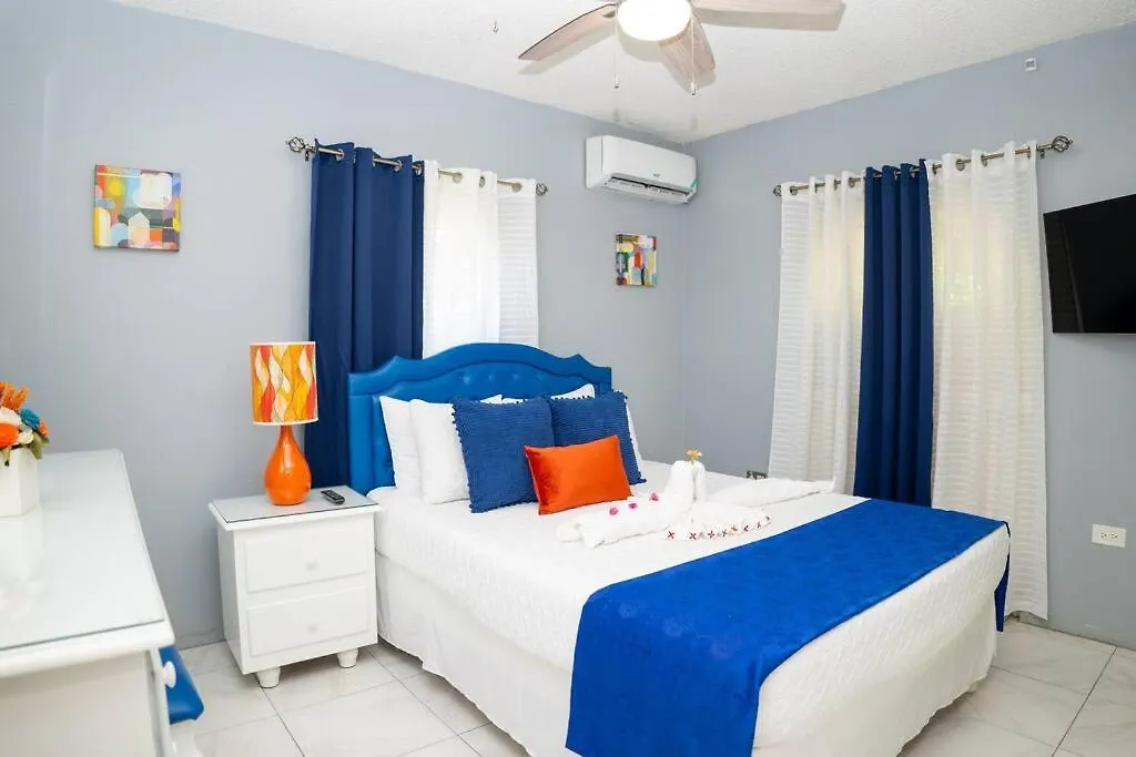 Гостевой дом Coastal Bliss -Oceanview 2-Bedroom Condo In The Heart Of Ocho Rios Town Ямайка