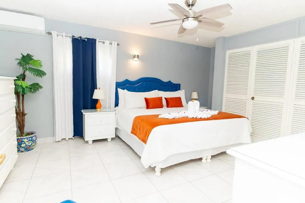 Coastal Bliss -Oceanview 2-Bedroom Condo In The Heart Of Ocho Rios Town Гостевой дом